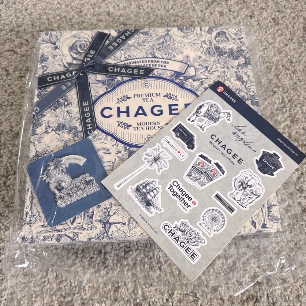 CHAGEE 
magnet and sticker and shawl
Set
New